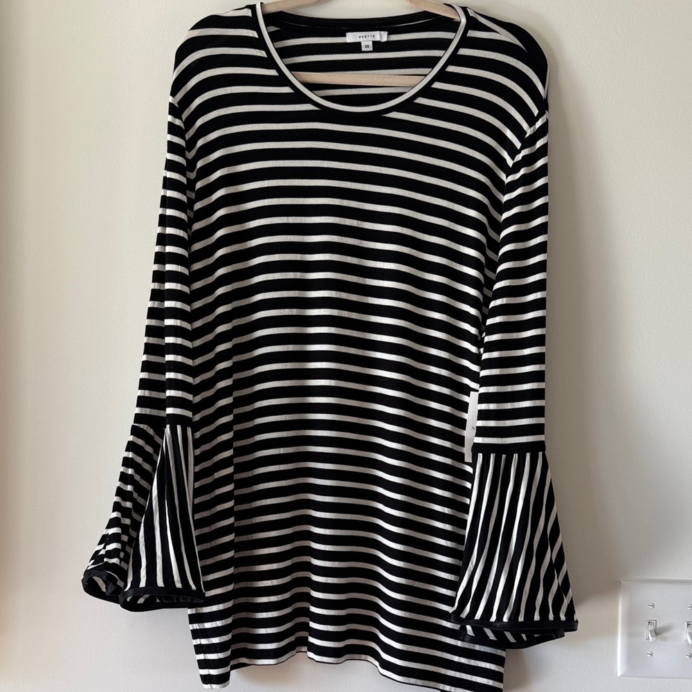 Stella&Dot Black and White Striped Long Sleeve Top